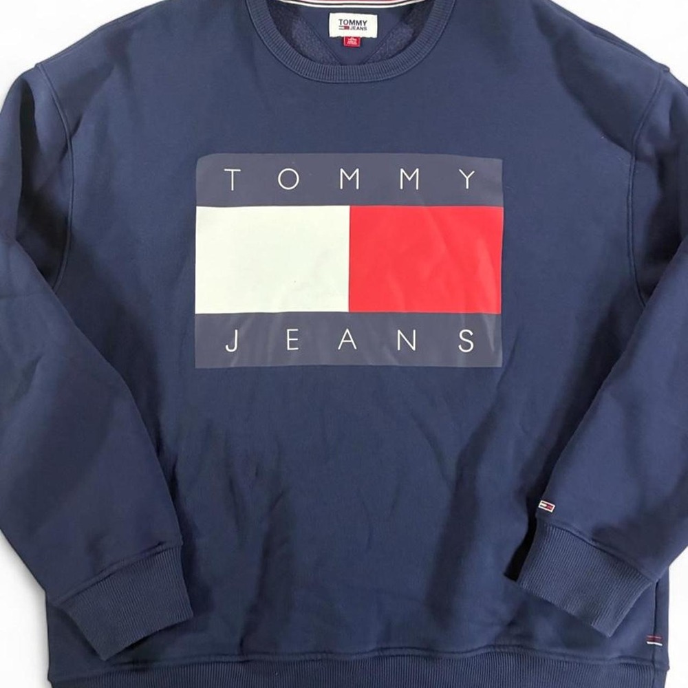 Like New Tommy Hilfiger navy blue crewneck sweatshirt with white and red logo XL